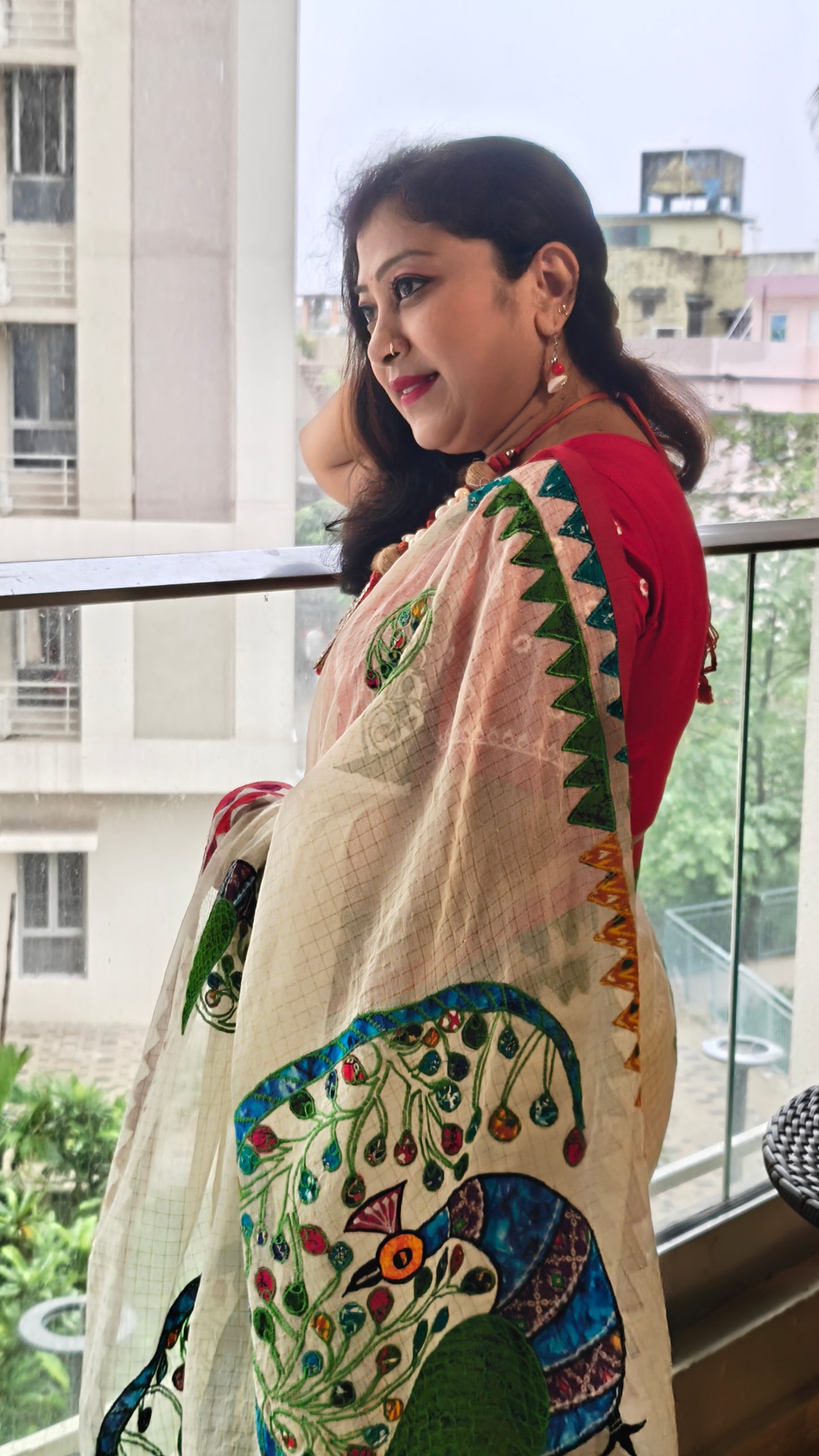 Hand Embroidery Appliqué Work Designer Saree – Off-White Zari Check Cotton Elegance-Sold in Bangalore