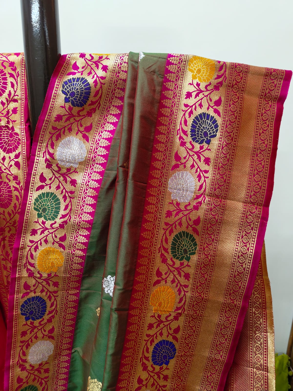 Katan Banarasi Semi Silk Saree – Premium Quality Minakari work with Golden and Silver Zari Weave