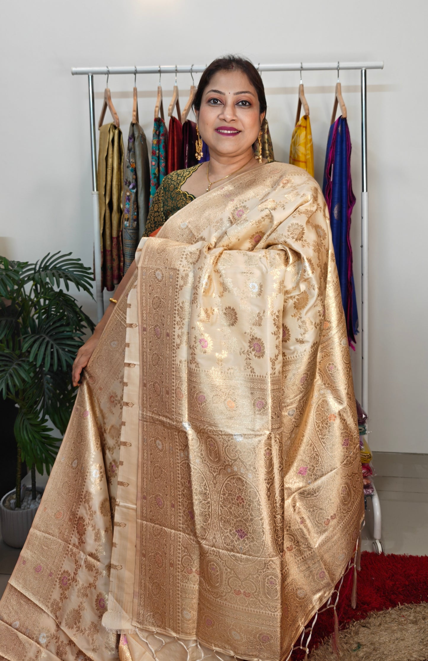 Banarasi Saree – Rose Gold Radiance with All-Over Jal Floral Motifs