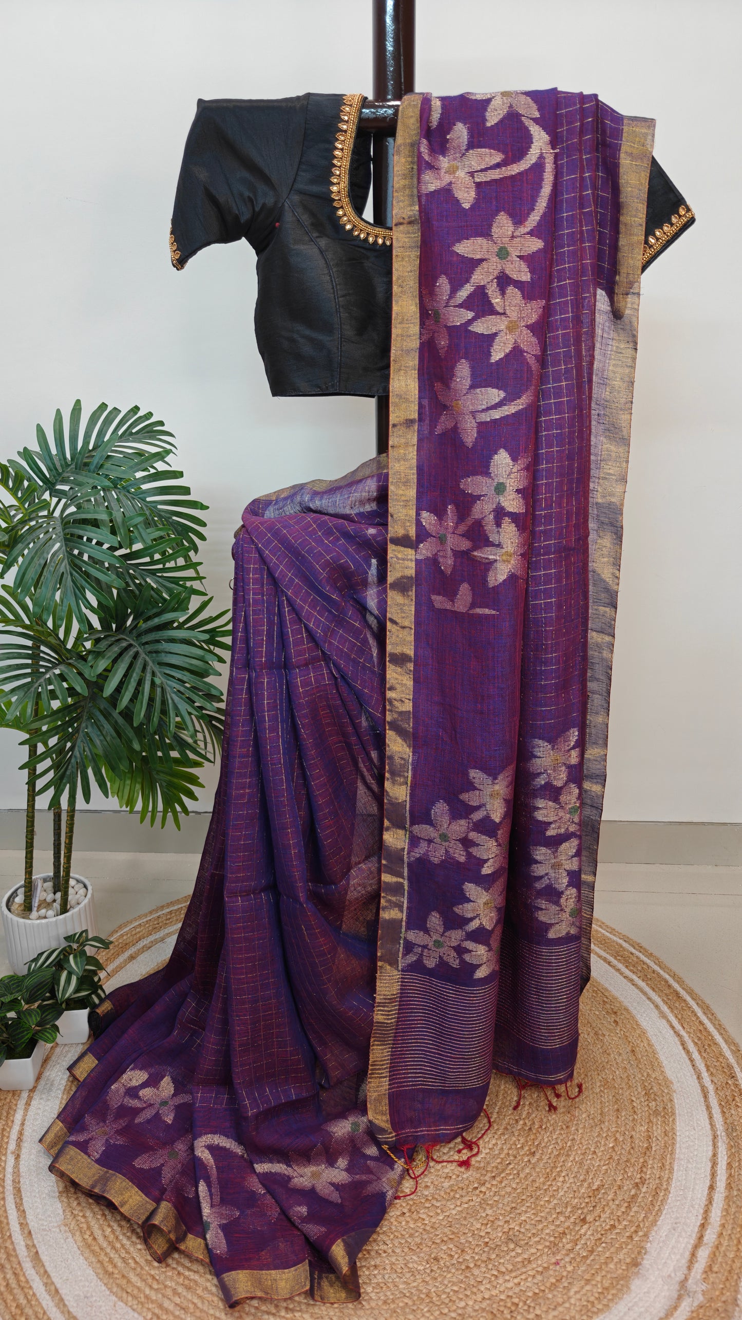 Handwoven Linen Jamdani Saree with Zari Check work