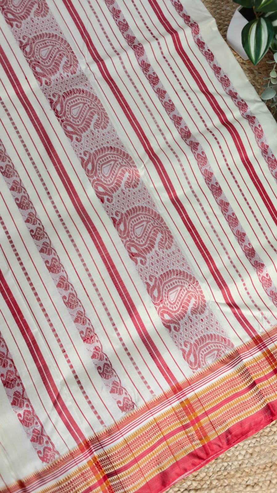Authentic Garad Mulberry Silk Saree – Off-White Elegance with Red Vidarbha Karvati Kinar