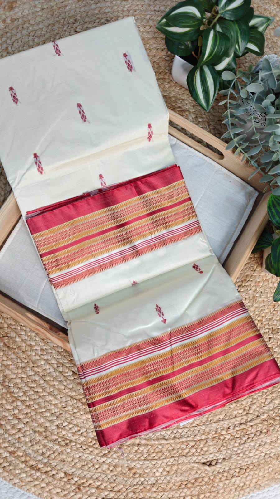 Authentic Garad Mulberry Silk Saree – Off-White Elegance with Red Vidarbha Karvati Kinar