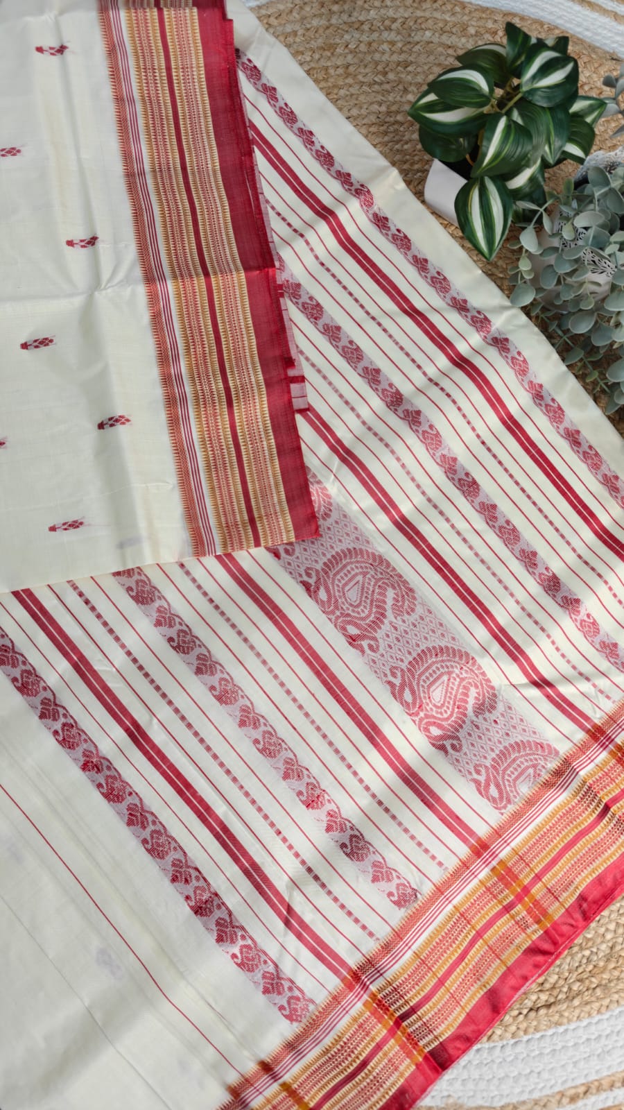 Authentic Garad Mulberry Silk Saree – Off-White Elegance with Red Vidarbha Karvati Kinar
