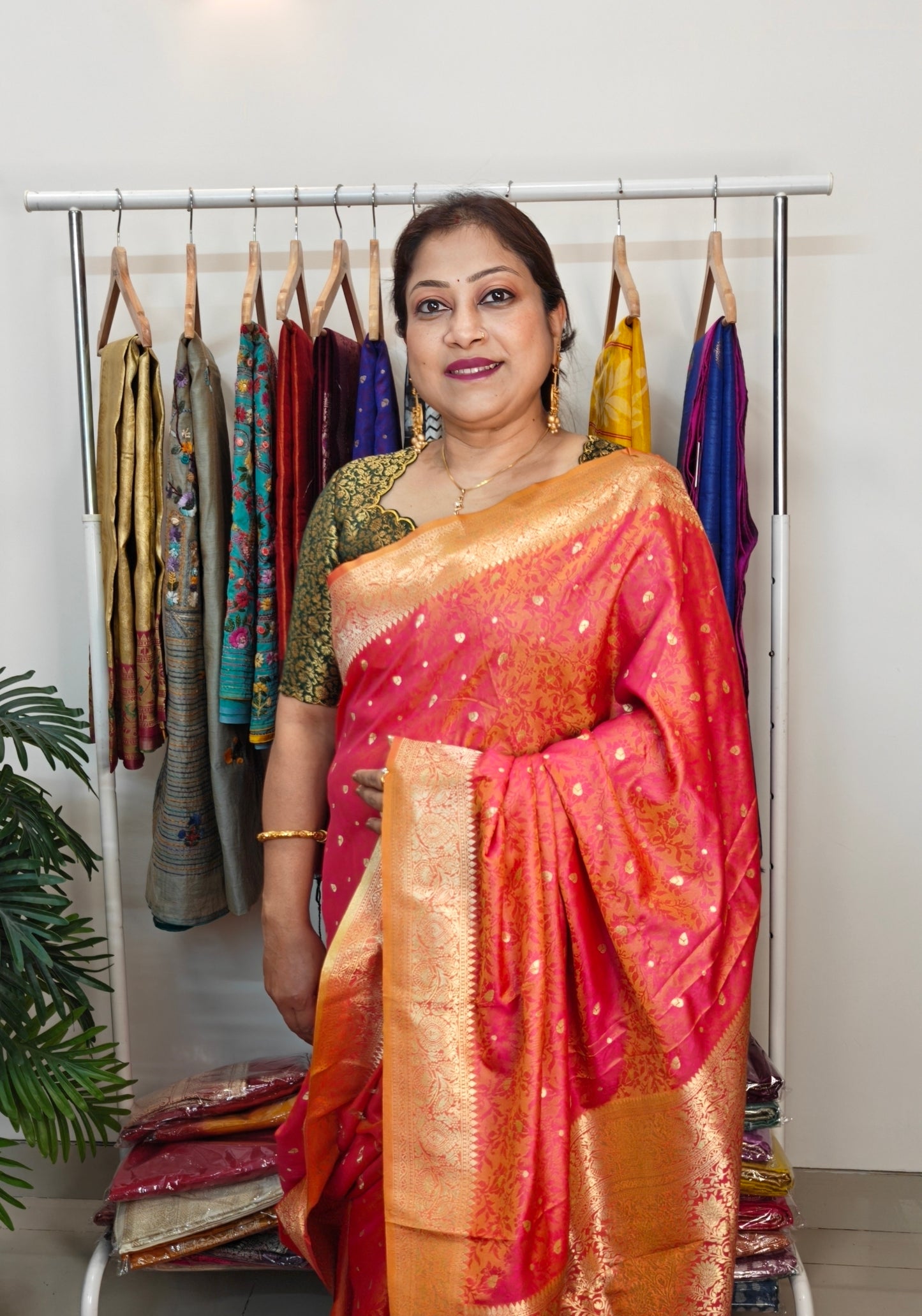 Semi Tanchoi Banarasi Saree – Dual-Tone Glamour in Orange and Pink