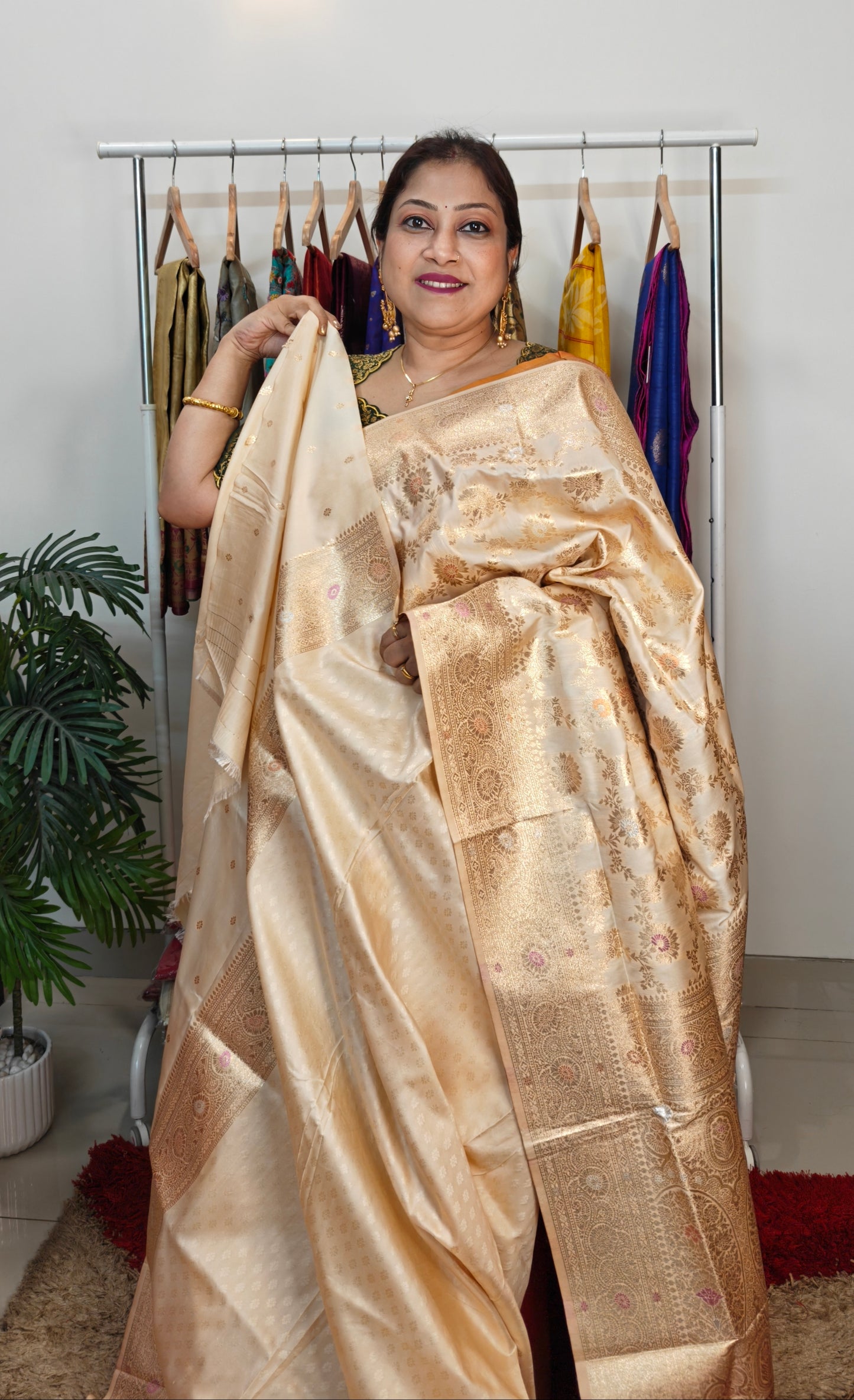 Banarasi Saree – Rose Gold Radiance with All-Over Jal Floral Motifs