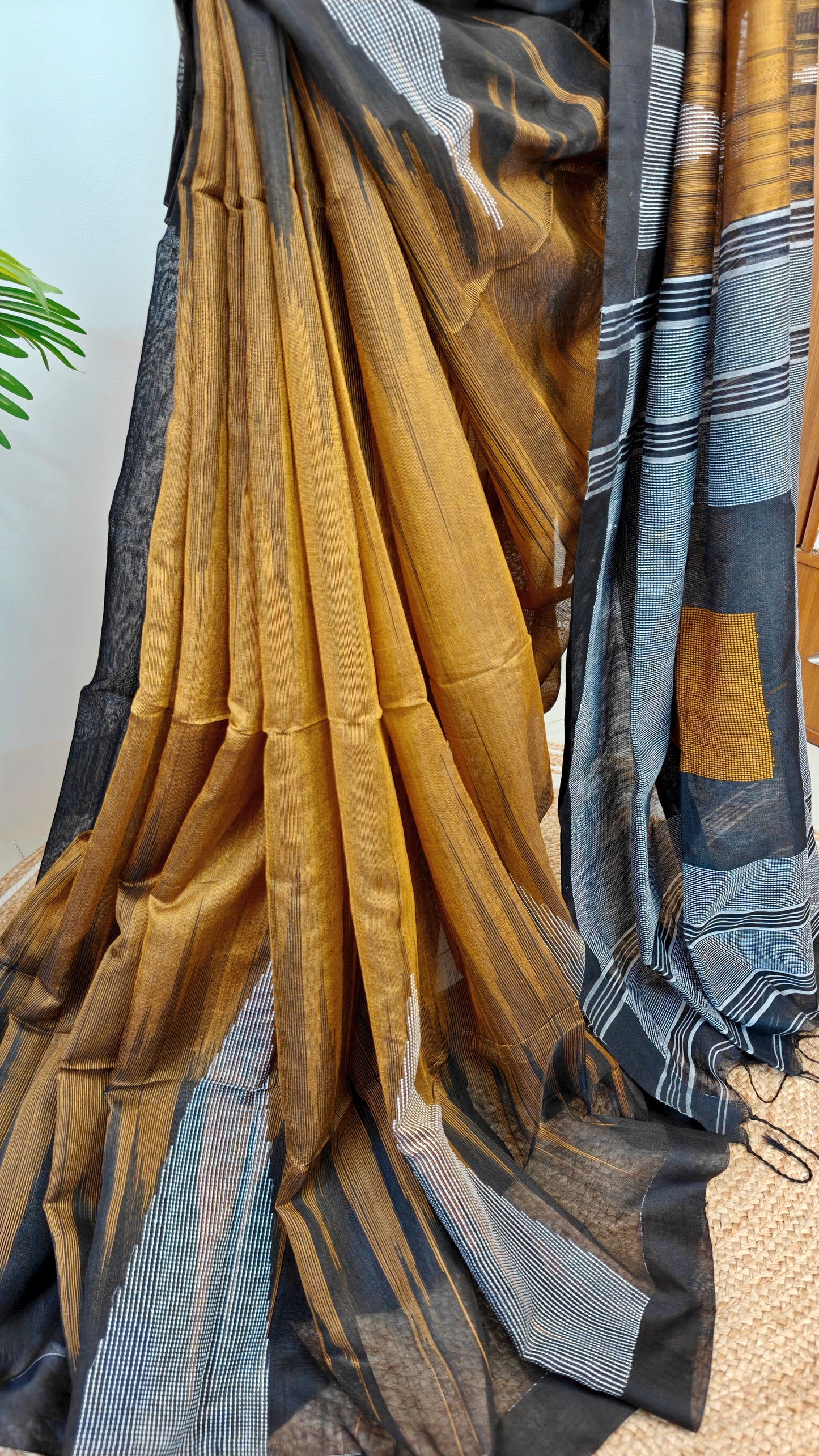 Handloom Saree Woven Temple Border