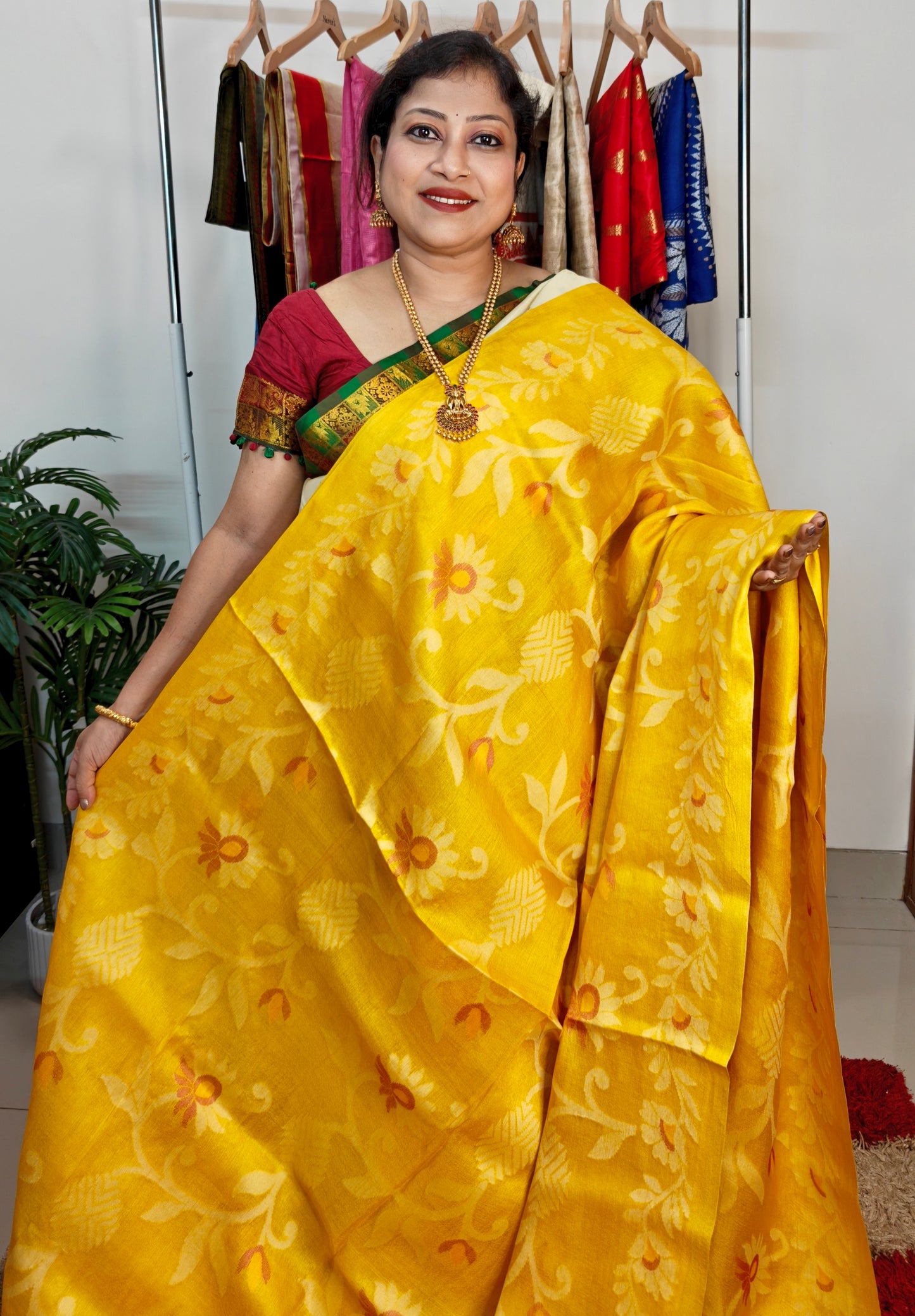 Pure Tussar Jamdani Saree – Floral Elegance in Handloom Weave