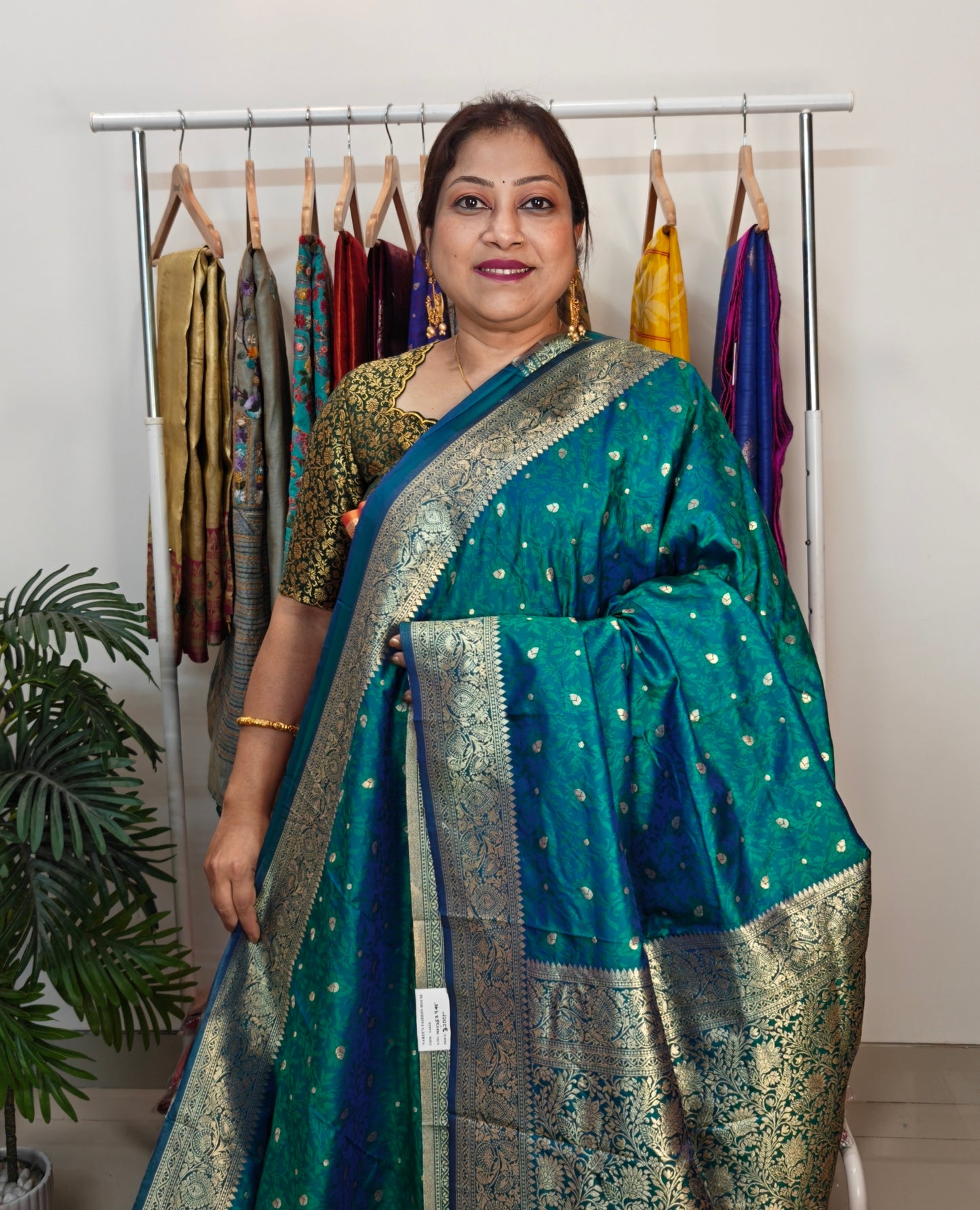 Semi Tanchoi Banarasi Saree – Dual-Tone Glamour in Green &amp; Blue