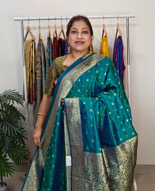 Semi Tanchoi Banarasi Saree – Dual-Tone Glamour in Green &amp; Blue