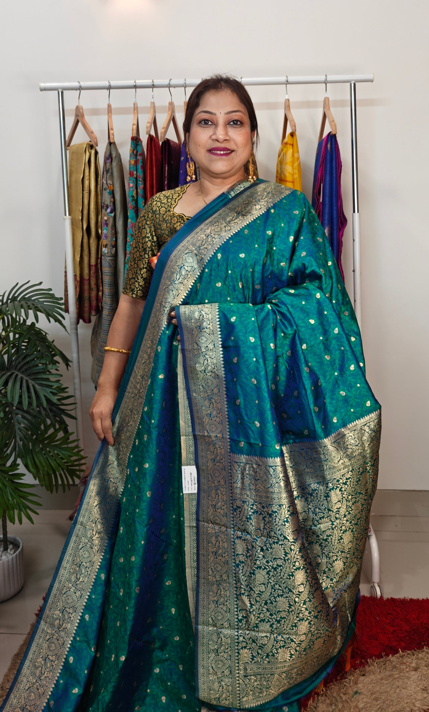 Semi Tanchoi Banarasi Saree – Dual-Tone Glamour in Green &amp; Blue