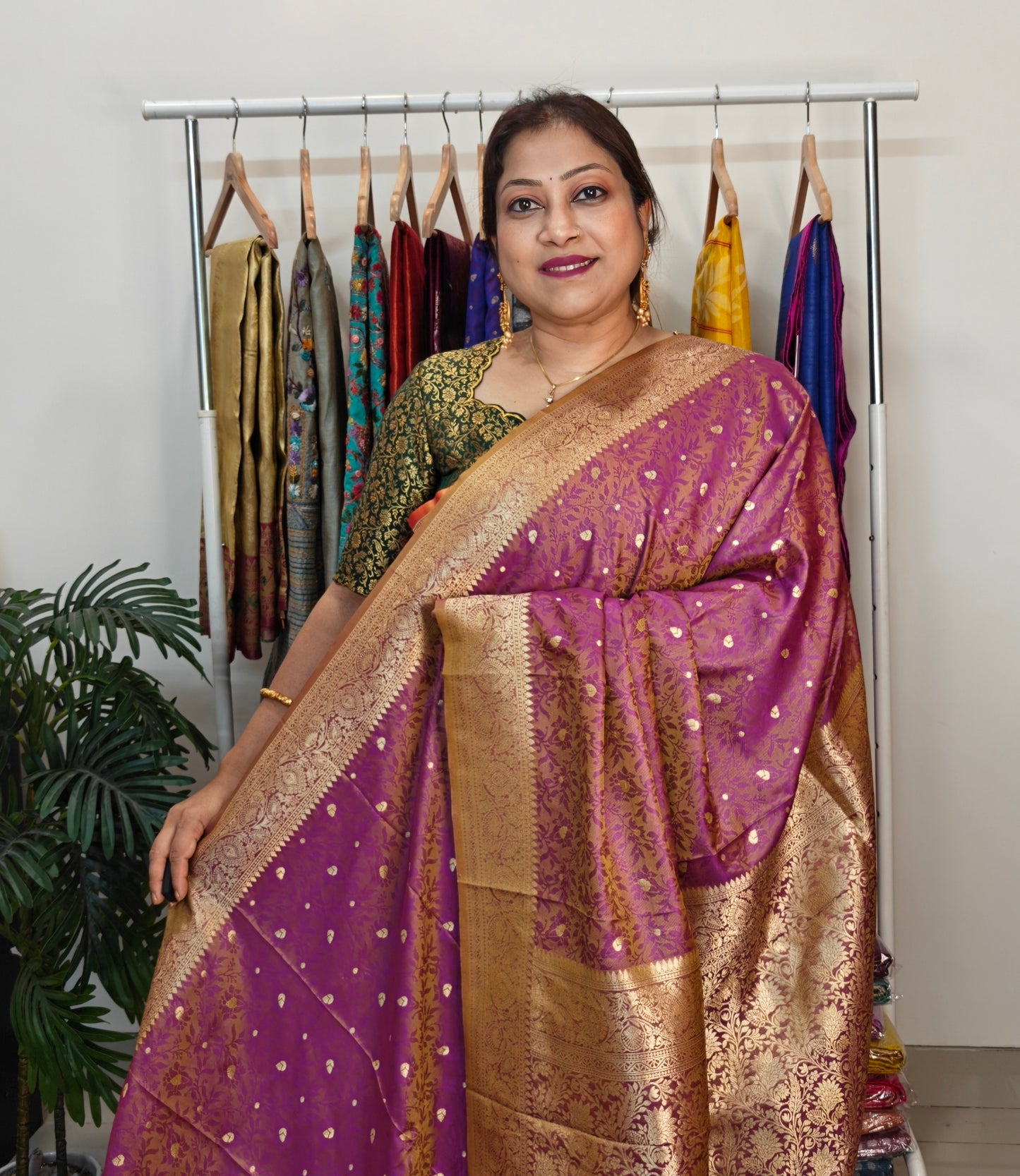Semi Tanchoi Banarasi Saree – Dual-Tone Glamour in Light Purple and Brown