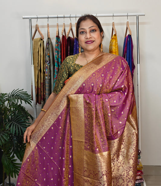 Semi Tanchoi Banarasi Saree – Dual-Tone Glamour in Light Purple and Brown