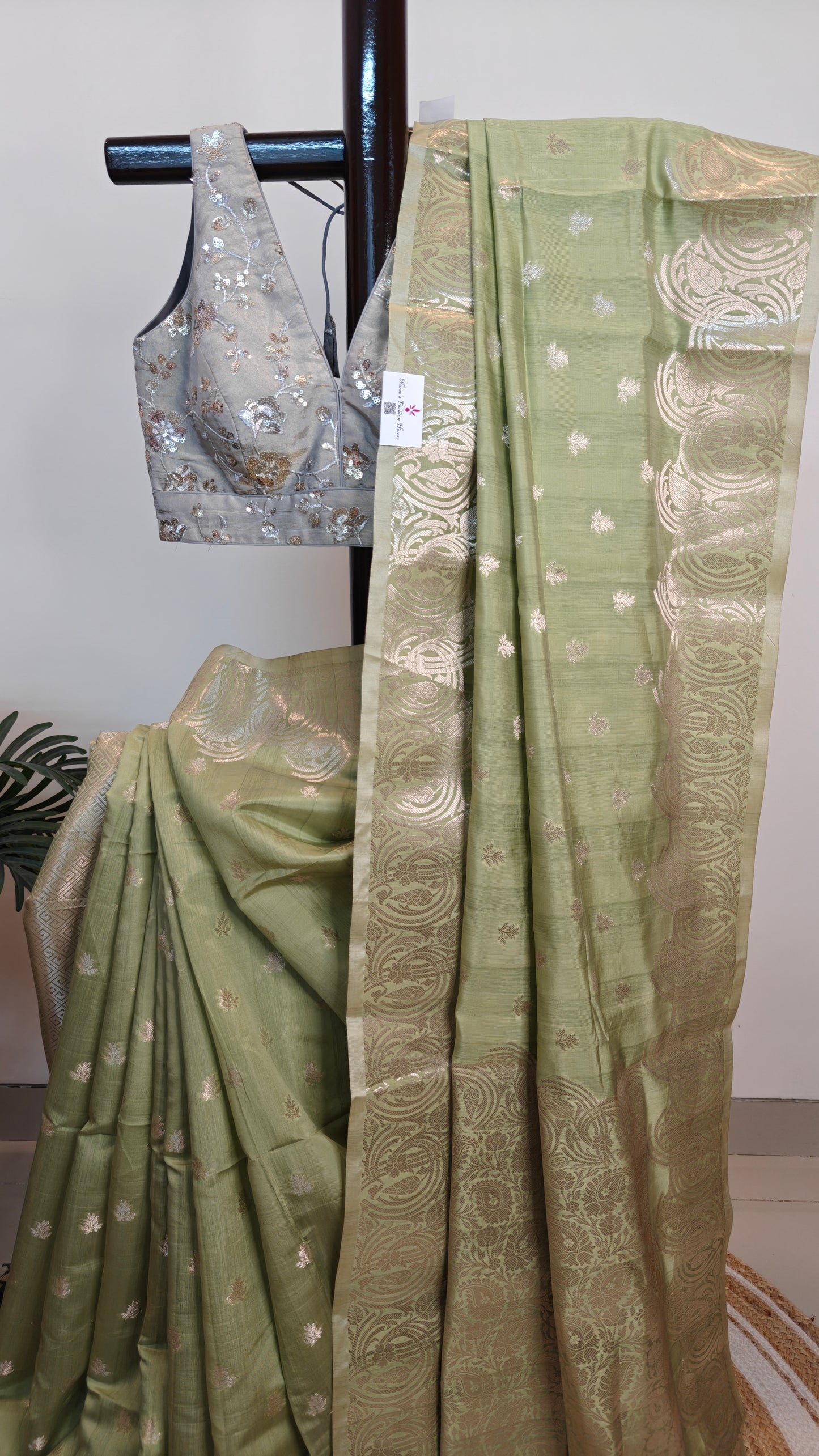 Semi Silk Benarasi - Light weight beauty