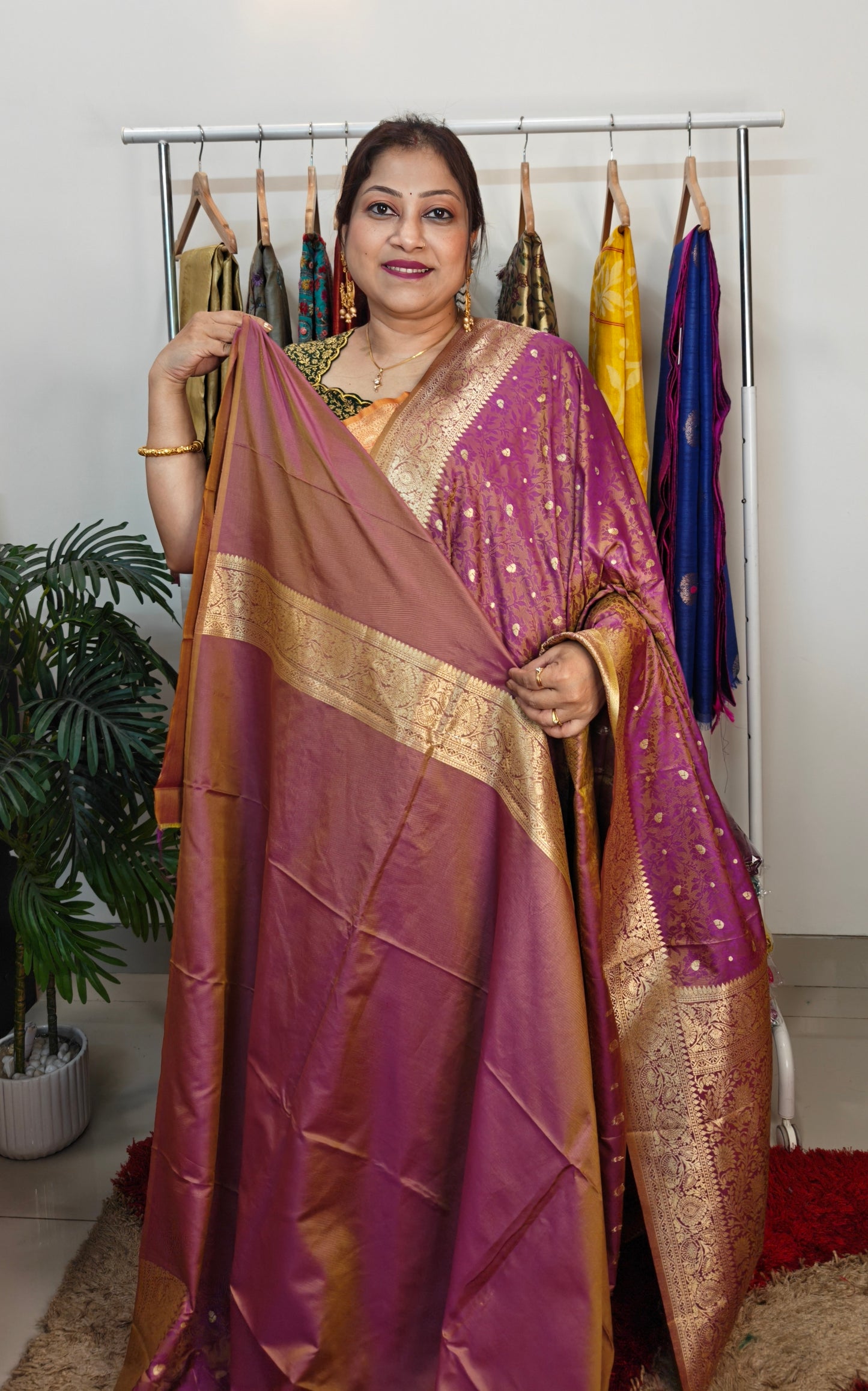 Semi Tanchoi Banarasi Saree – Dual-Tone Glamour in Light Purple and Brown